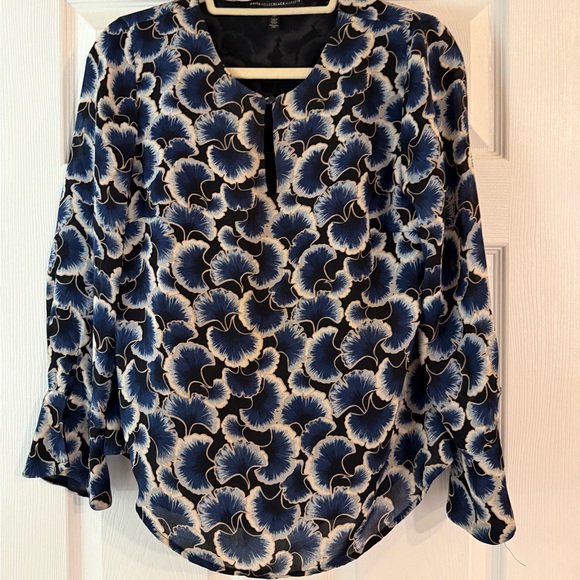 White House Black Market Tops - WHITE HOUSE BLACK MARKET Scoop Neck L/S Belled Sleeve Blouse Blue Black EUC 6P